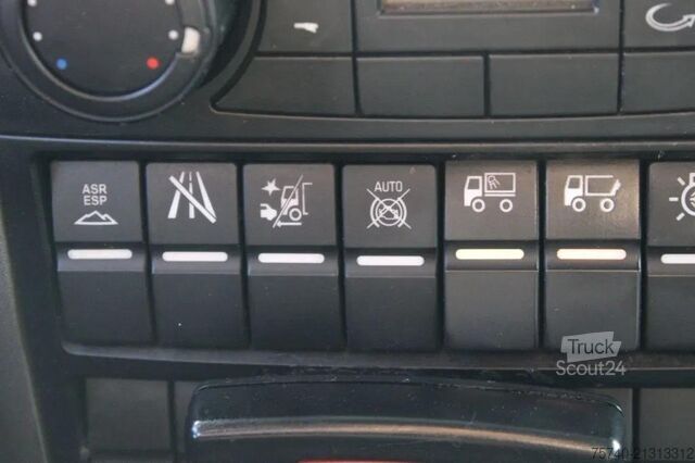 Hűtött/fagyasztott szállítás MAN TGL 8.220 + MANUAL + EURO 6 + LIFT