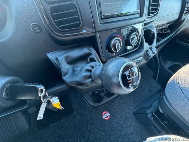 Caravana semiintegrada SUNLIGHT T 69 LC *Queensbett *