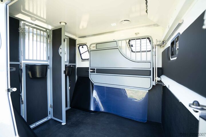 превозвач на добитък Renault Master 5Sitzplätze 3 Schlafplätze 2 Ride Team