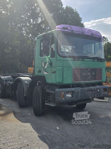 Camion benne à bras amovible MAN 35.372 F90 Abrollkipper Hakenlift 348.000 Km 8x4