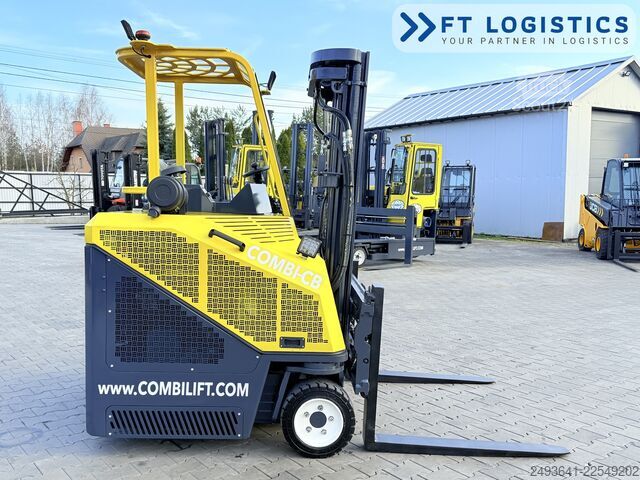 чотири-напрямний навантажувач Combilift CB3000 GAS TRIPLEX 4900 FREE-LIFT