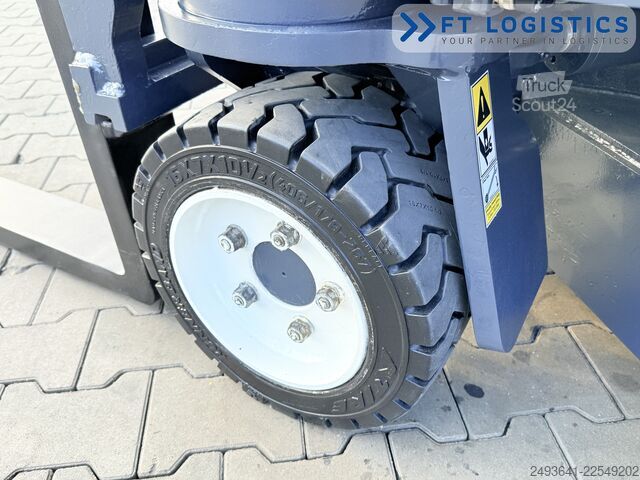 чотири-напрямний навантажувач Combilift CB3000 GAS TRIPLEX 4900 FREE-LIFT