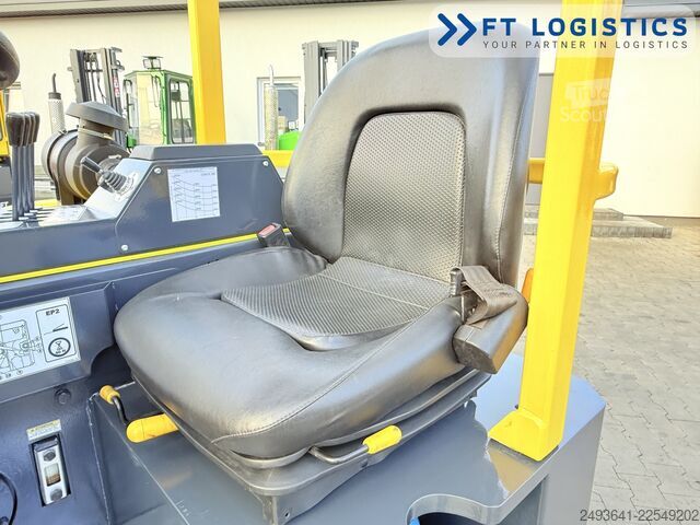 чотири-напрямний навантажувач Combilift CB3000 GAS TRIPLEX 4900 FREE-LIFT