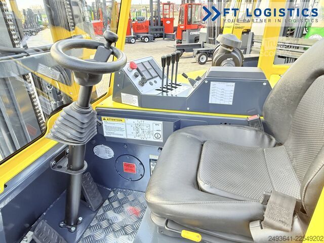 чотири-напрямний навантажувач Combilift CB3000 GAS TRIPLEX 4900 FREE-LIFT