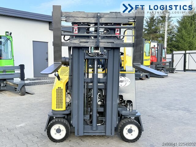 чотири-напрямний навантажувач Combilift CB3000 GAS TRIPLEX 4900 FREE-LIFT