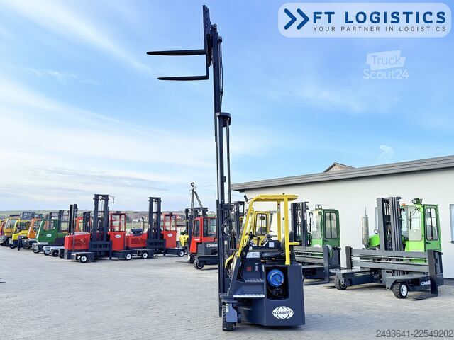 чотири-напрямний навантажувач Combilift CB3000 GAS TRIPLEX 4900 FREE-LIFT