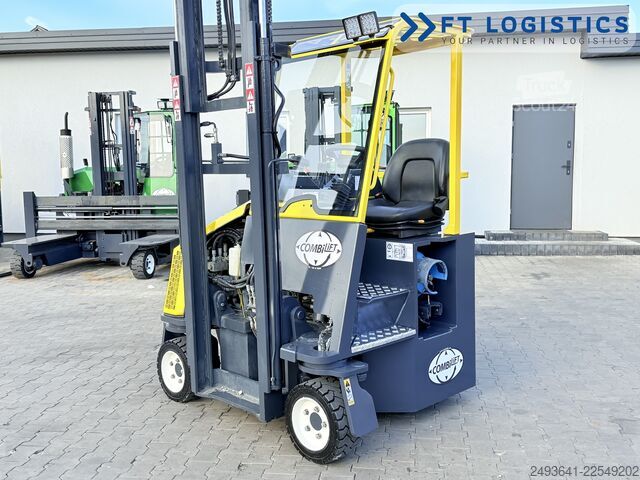 чотири-напрямний навантажувач Combilift CB3000 GAS TRIPLEX 4900 FREE-LIFT