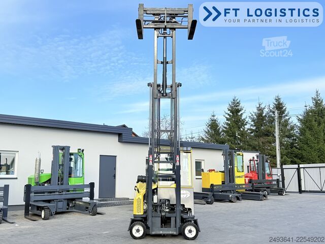 чотири-напрямний навантажувач Combilift CB3000 GAS TRIPLEX 4900 FREE-LIFT