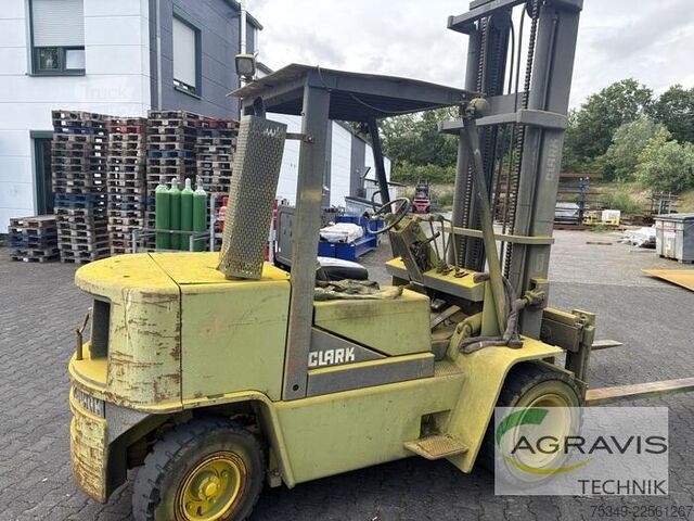 رافعة شوكية أمامية Clark GPX40D