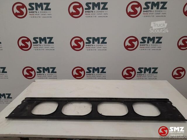 Fahrgestellteil Renault Occ dwarsbalk chassis Renault T 7421825519