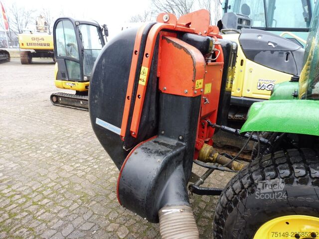 Poljoprivredna mašina John Deere Laubsauger
