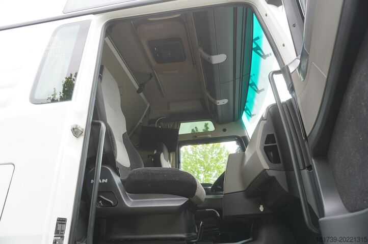 Plane MAN TGX 35.580 E6 8x4 /4 / 23 EPAL tarpaulin