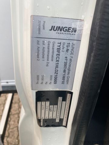 Dobozos teherautó FUSO Canter 9C18 Koffer mit Ladebordwand