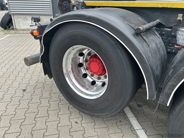Sistema de brazo de gancho Volvo FH 500 Globetrotter 8x2 Tridem / VDL Hook 25 To...