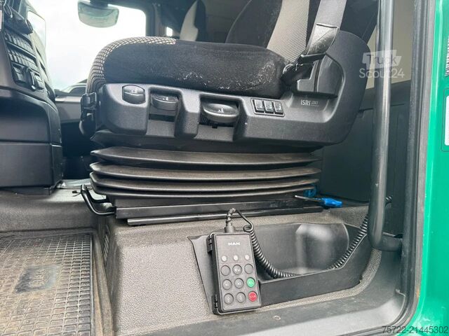 Timber transporter MAN TGX 33.580 33.580 6x4 BL Kurzholz mit TajfunLIV...