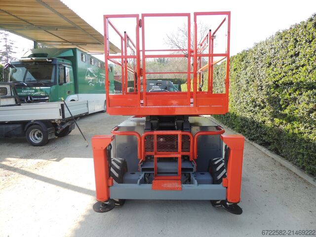 μηχάνημα διάνοιξης σηράγγων Skyjack SJ6832