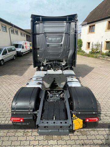 Volume trekker MERCEDES-BENZ Actros 1853 Lowlin höhenverstell. Sattelp Mirror