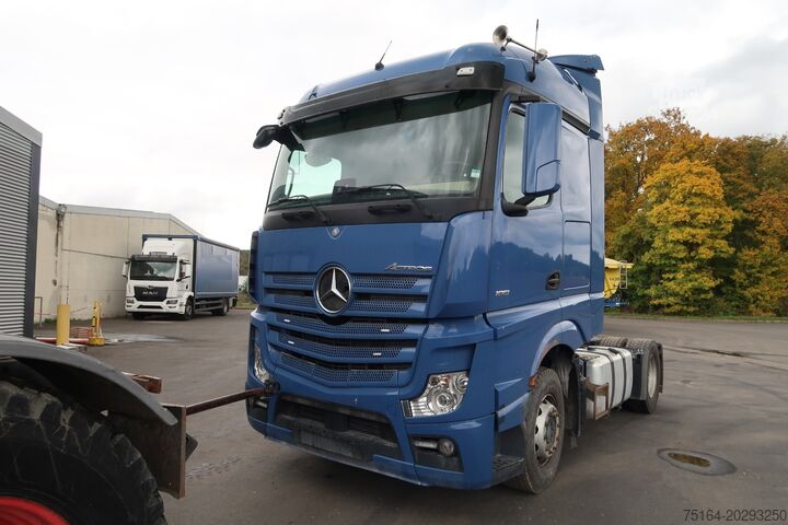 Standard trækker Mercedes-Benz Actros 1851 LS Brandschaden