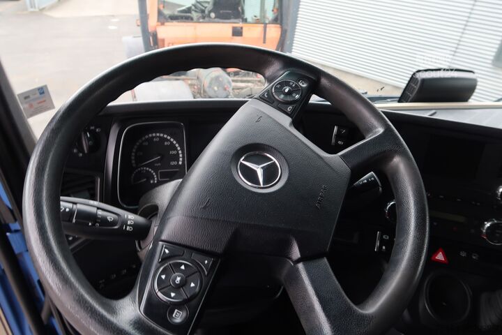 Standard trækker Mercedes-Benz Actros 1851 LS Brandschaden