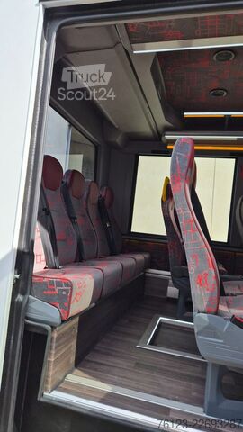 Minibus MERCEDES-BENZ 30 Sitzer Schul- Transferbus 519 Lagerfahrzeug