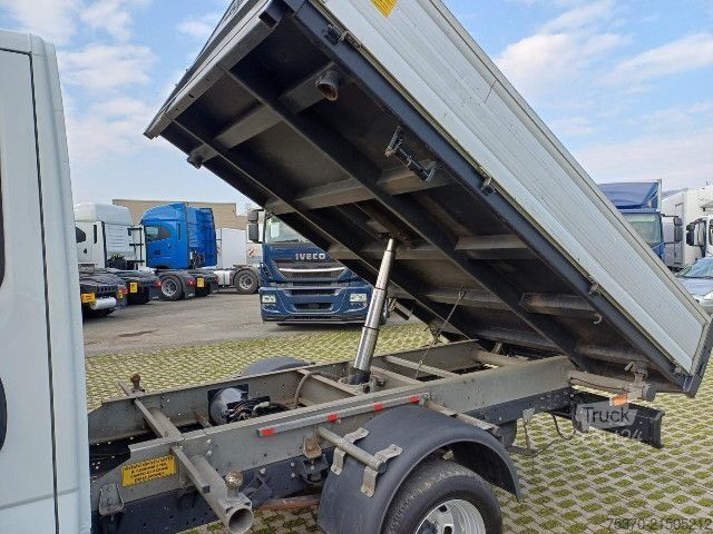 Furgón volquete trilateral IVECO DAILY 35C16 D.C.