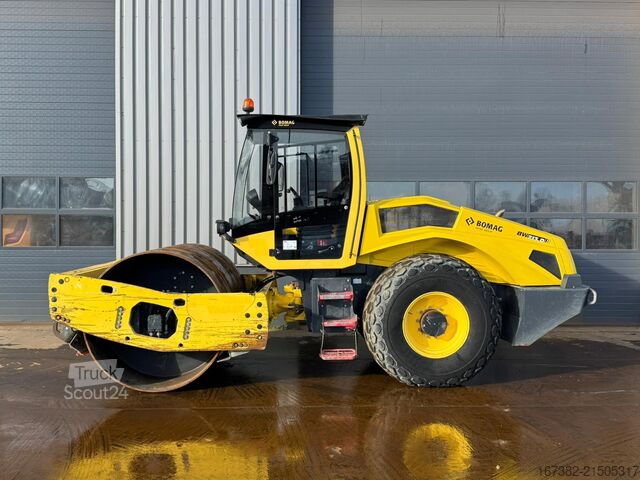 Enkelt rulle Bomag BW213D-5