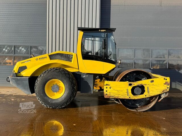 Enkelt rulle Bomag BW213D-5