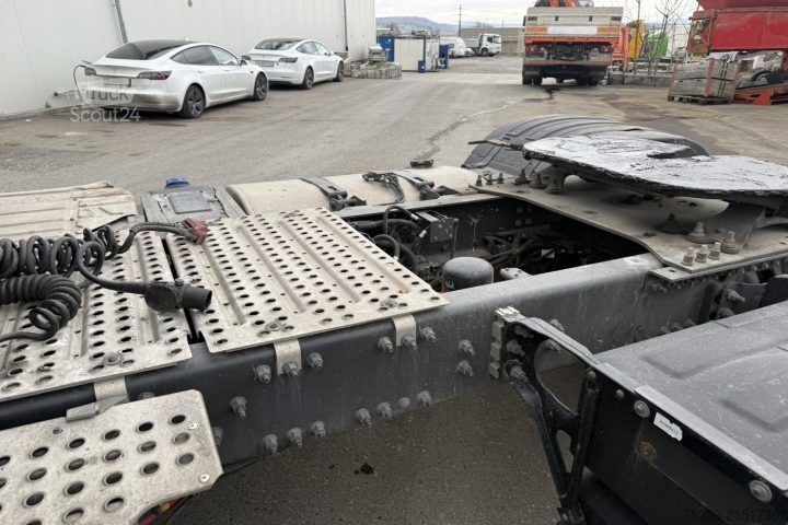Standardni vlačilec Renault T430 4x2 / Swiss-Vehicle
