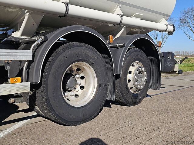 Tankowiec VOLVO FM 13.500 19.000L