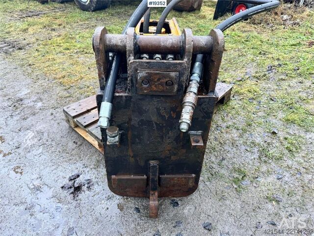 Escavatore cingolato Sandvik Kaldnes R20 Spike hammer.