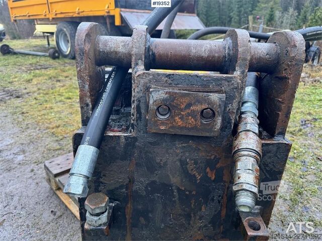 Escavatore cingolato Sandvik Kaldnes R20 Spike hammer.
