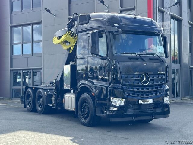 Transportator de lemn Mercedes-Benz AROCS 3353 6x4 LANGHOLZ TAJFUN LIV 300Z