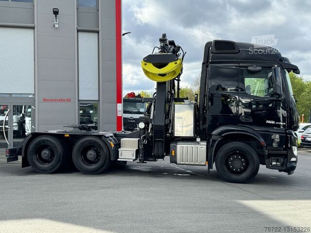 Transportator de lemn Mercedes-Benz AROCS 3353 6x4 LANGHOLZ TAJFUN LIV 300Z