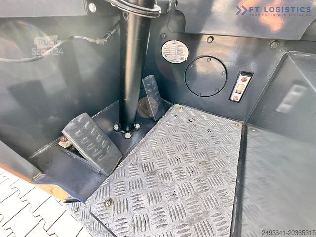 4-weg vorkheftruck Combilift CB3000 / FREE LIFT / NEW TIRES /LIKE NEW