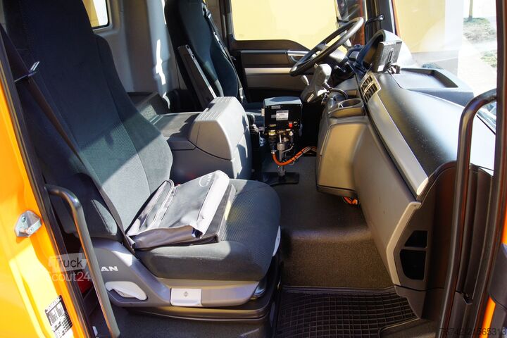 Tovornjak s kavljem za kontejnerje MAN TGS 18.360 BL 4x4 / PALIFT/ Winterdienst/ 5 m³ Salzstreuer