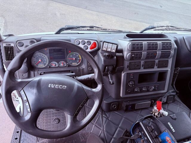 Autodraagtruck IVECO Stralis 420 6x2 Maschinetransport HMF1823 Crane