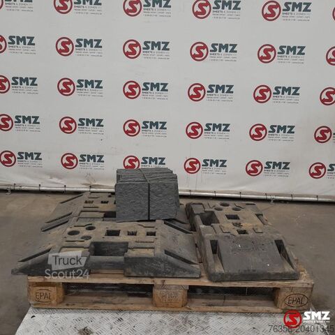 Wiele używanych podpór do znaków drogowych Diversen Occ lot steunvoeten verkeersborden