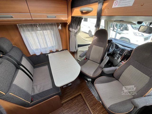 Integrated camper DETHLEFFS Globebus I 001 - Hub/Festbett -  -