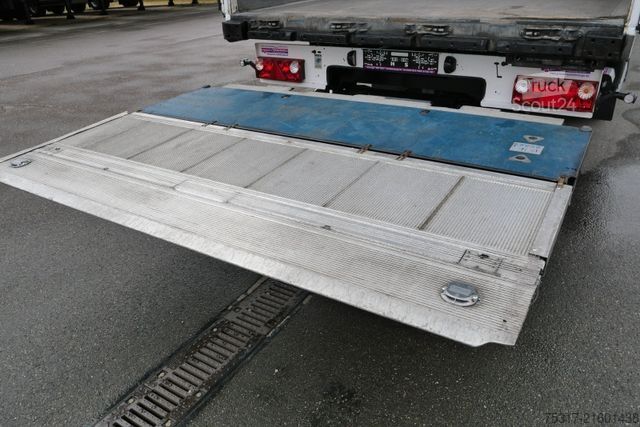 Box semitrailer SCHMITZ CARGOBULL SKO 24/ LBW 2000 kg / DS / ZURRLEISTE / 12642 XL