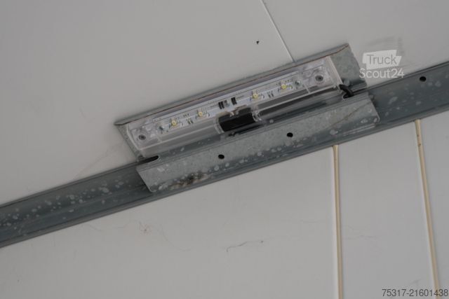 Box semitrailer SCHMITZ CARGOBULL SKO 24/ LBW 2000 kg / DS / ZURRLEISTE / 12642 XL