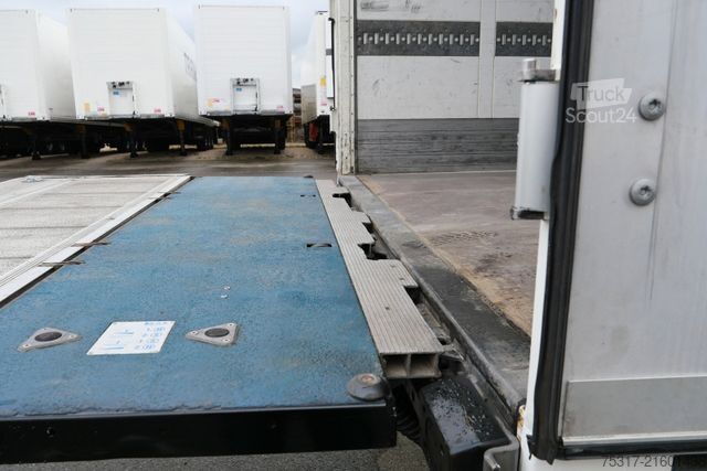 Box semitrailer SCHMITZ CARGOBULL SKO 24/ LBW 2000 kg / DS / ZURRLEISTE / 12642 XL