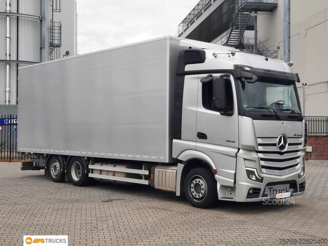 Camión caja MERCEDES-BENZ 2545 L ACTROS L Heck-Mitnahmestaplervorrichtung