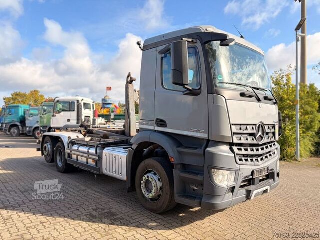 Haakarm vrachtwagen MERCEDES-BENZ Arocs 2540 L 6x2 Abrollkipper Meiller Lenk+Lift