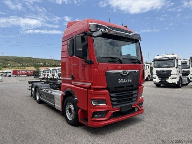 Camión con caja móvil MAN TGX 26.520 6x2-4 LL CH, gelenkte NLA, LBW
