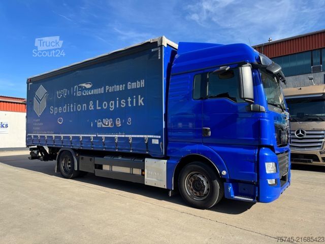 Camion plateau avec bâche MAN TGX 18.360 *  * RETARDER * AHK * 1. HAND *