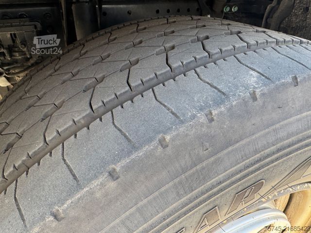 Camion plateau avec bâche MAN TGX 18.360 *  * RETARDER * AHK * 1. HAND *