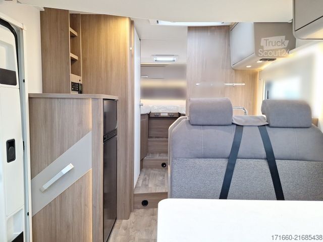 Félintegrált lakóautó CARADO Edition26 T Ford 447 Bi-Xenon*Automatik*Hubbett