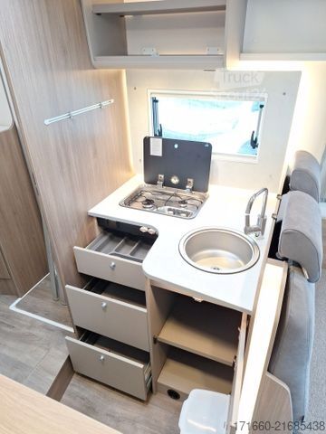 Félintegrált lakóautó CARADO Edition26 T Ford 447 Bi-Xenon*Automatik*Hubbett