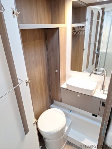 Félintegrált lakóautó CARADO Edition26 T Ford 447 Bi-Xenon*Automatik*Hubbett