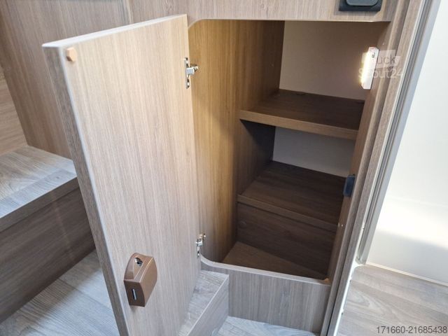 Félintegrált lakóautó CARADO Edition26 T Ford 447 Bi-Xenon*Automatik*Hubbett